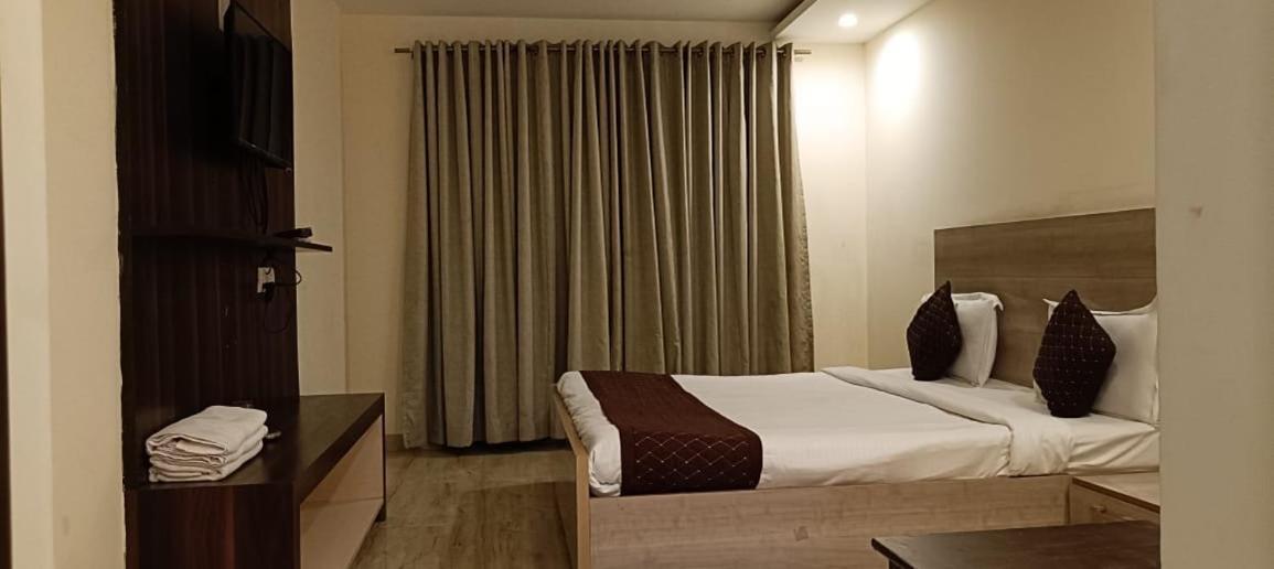 Hotel Embassy International 4*