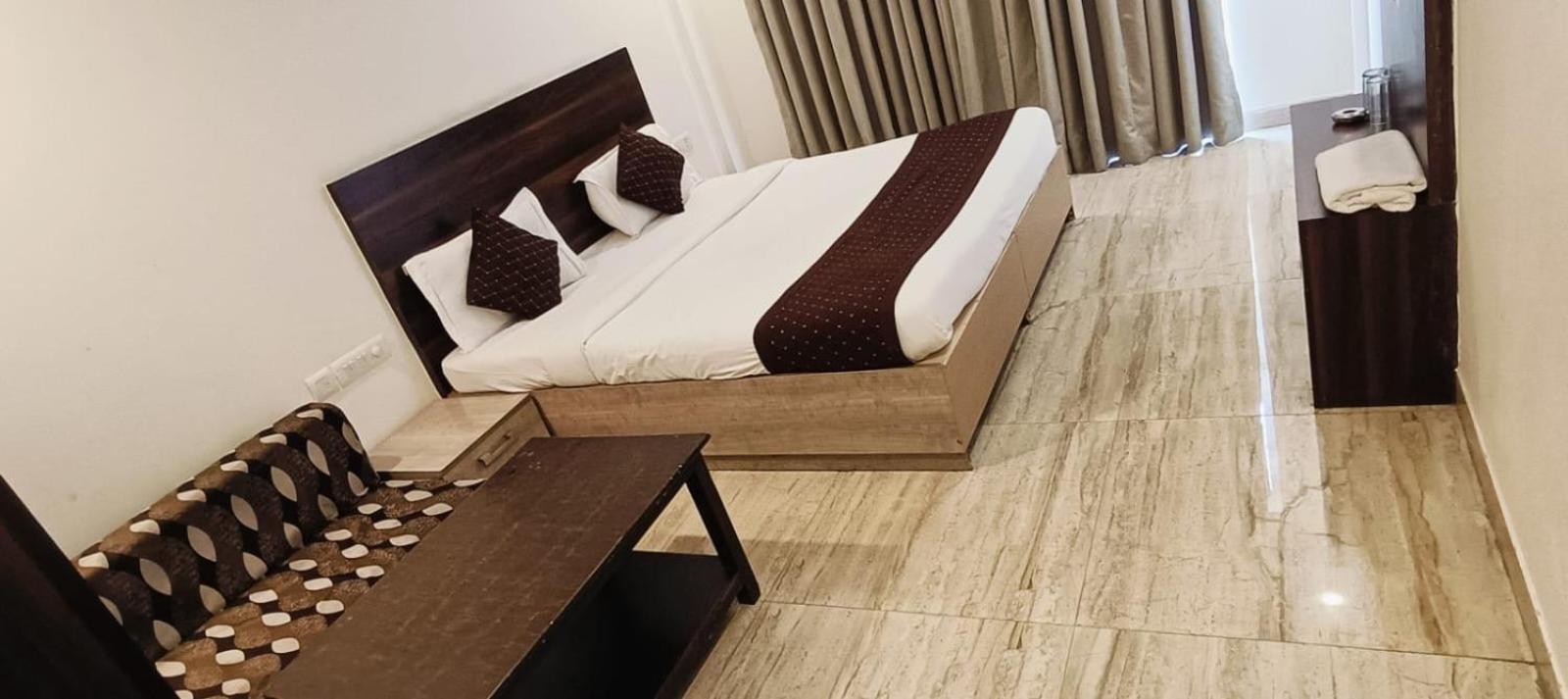 Embassy International Hotel 4*